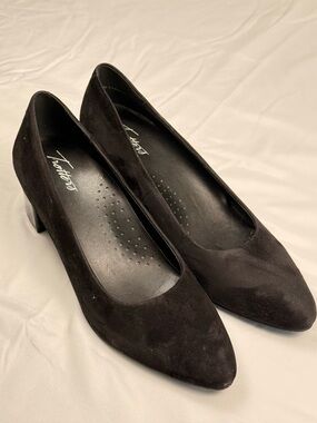 Trotters Black Suede Block Heel Pumps Women's Size 8.5N Narrow T1856-003